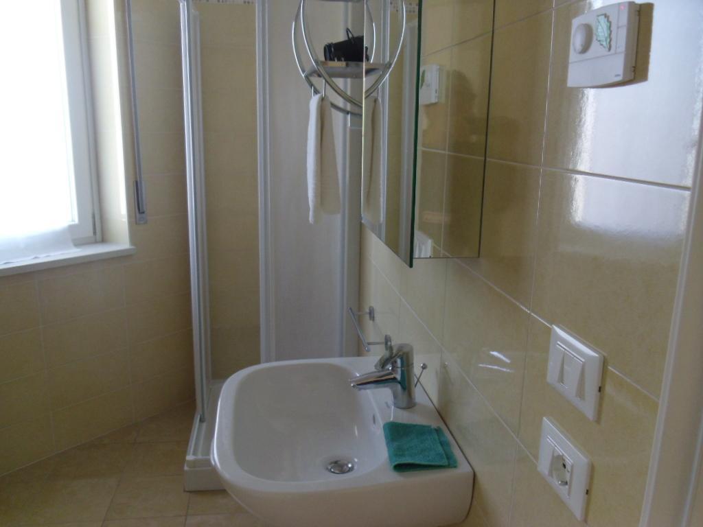 Appartamento Villa Tony Lazise Oda fotoğraf